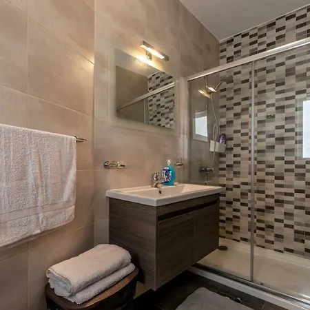 Modern 2 Bedroom - Walking Distance To Yacht Marina * مسيدا