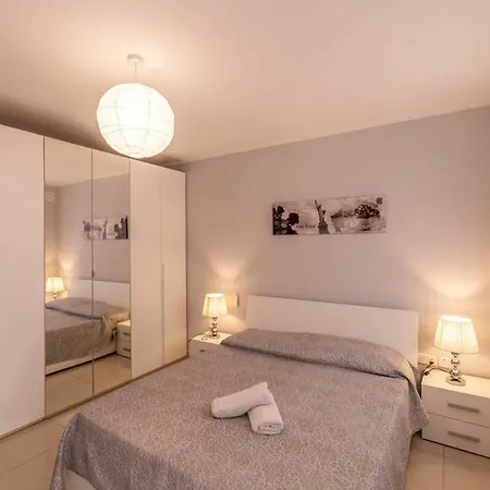شقة Modern 2 Bedroom - Walking Distance To Yacht Marina مسيدا