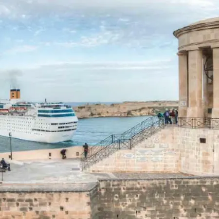 Modern 2 Bedroom - Walking Distance To Yacht Marina مسيدا