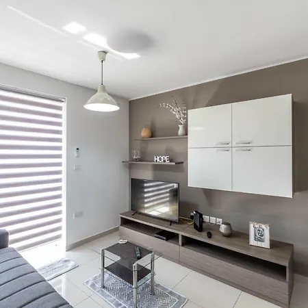 Apartment Modern 2 Bedroom - Walking Distance To Yacht Marina