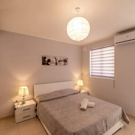 Modern 2 Bedroom - Walking Distance To Yacht Marina Apartamento