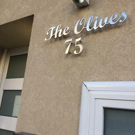 Apartment Modern 2 Bedroom - Walking Distance To Yacht Marina *