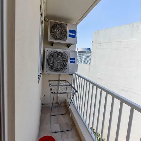 Modern 2 Bedroom - Walking Distance To Yacht Marina Apartment